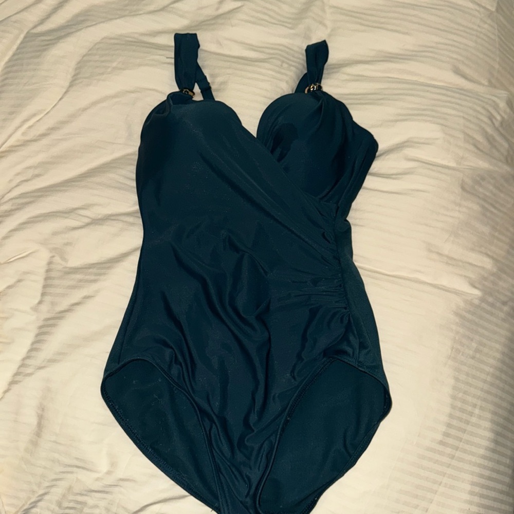 Miraclesuit sz 8 NWOt Swim 🩱 current in catalog